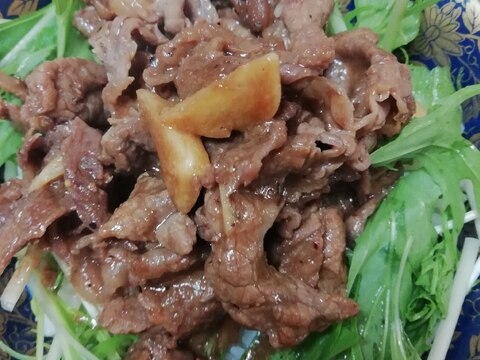 牛バラ肉ニンニク炒め丼